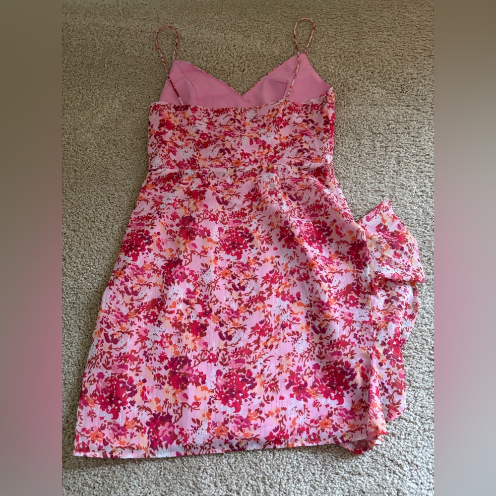 NWOT Superdown Floral Mini Dress with Slit - Picture 4 of 9